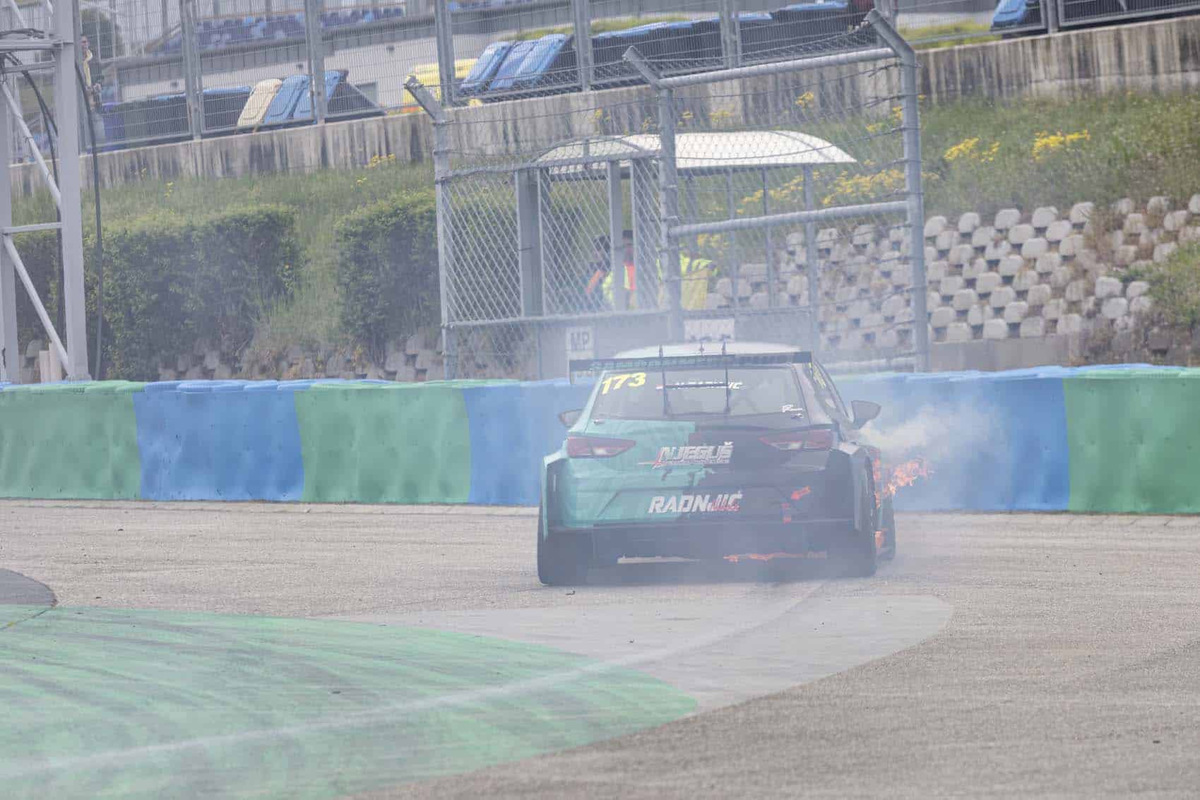 Laptiming, FIA CEZ, tűz