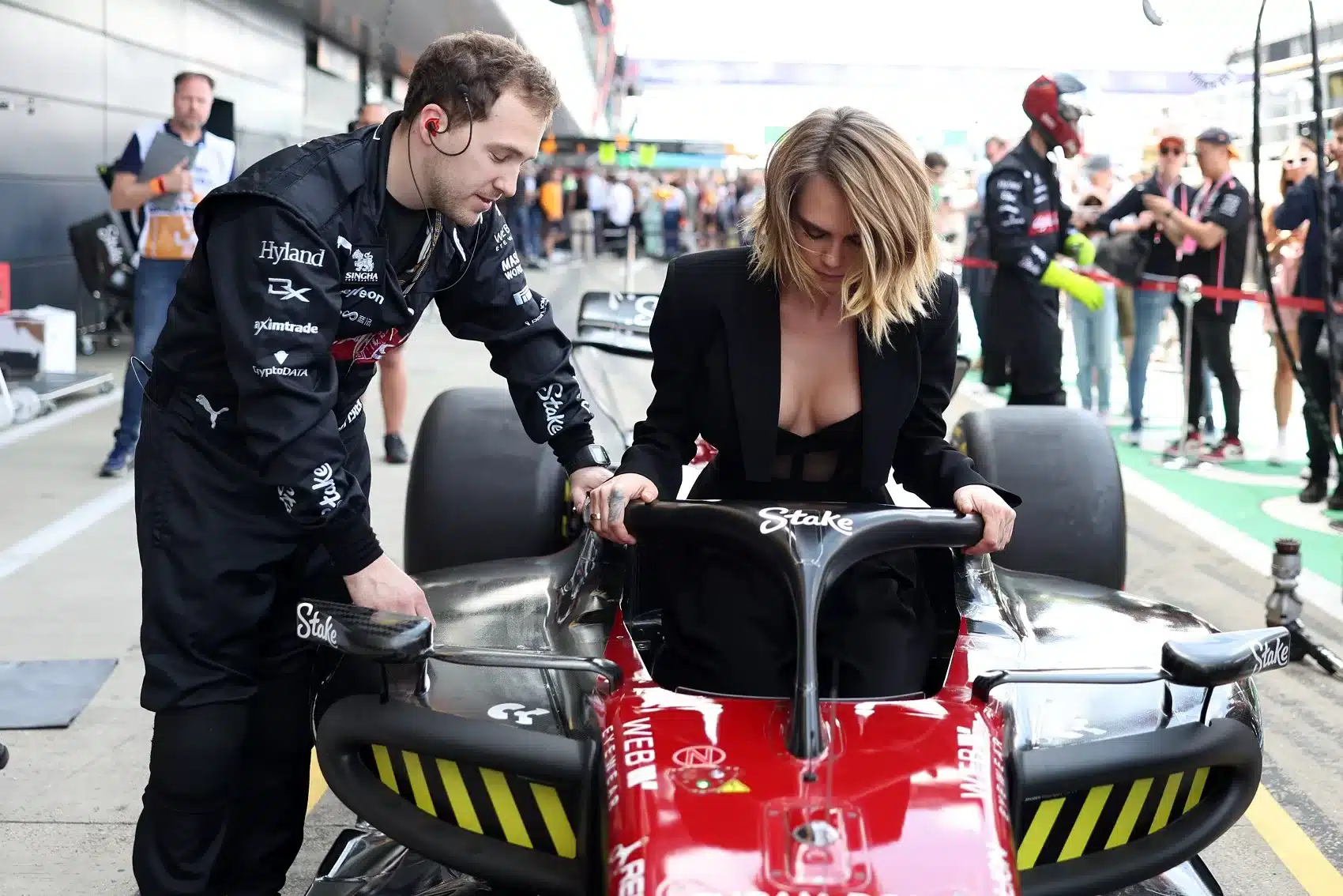 Cara Delevingne, sauber, audi