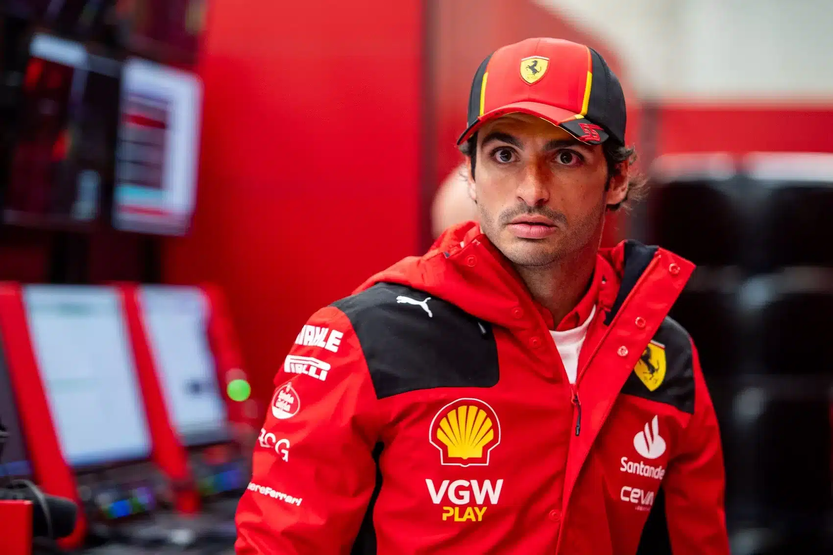 carlos sainz, ferrari, hamilton