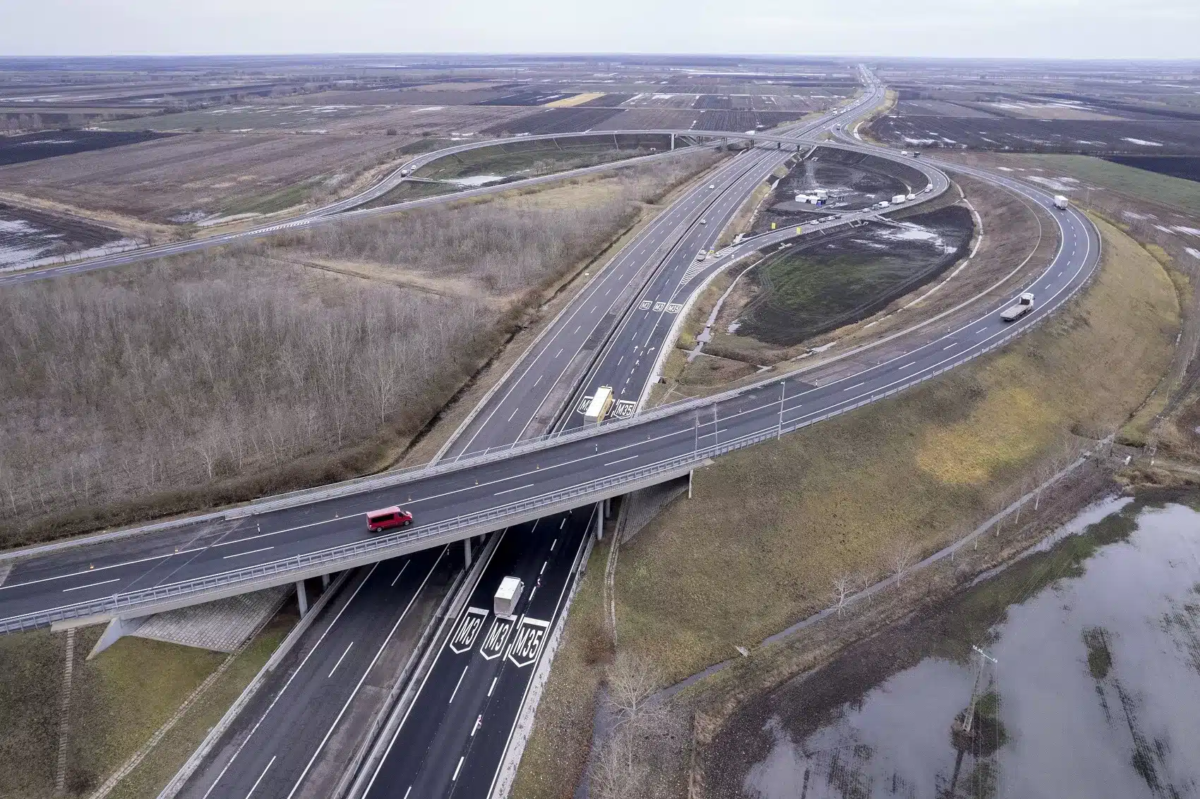 M3-M35 autópálya görbeházi csomópont