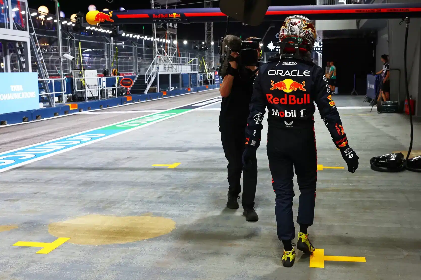 Sergio Pérez, Red Bull, kamera, tv, operatőr, 2023 szingapúr, F1