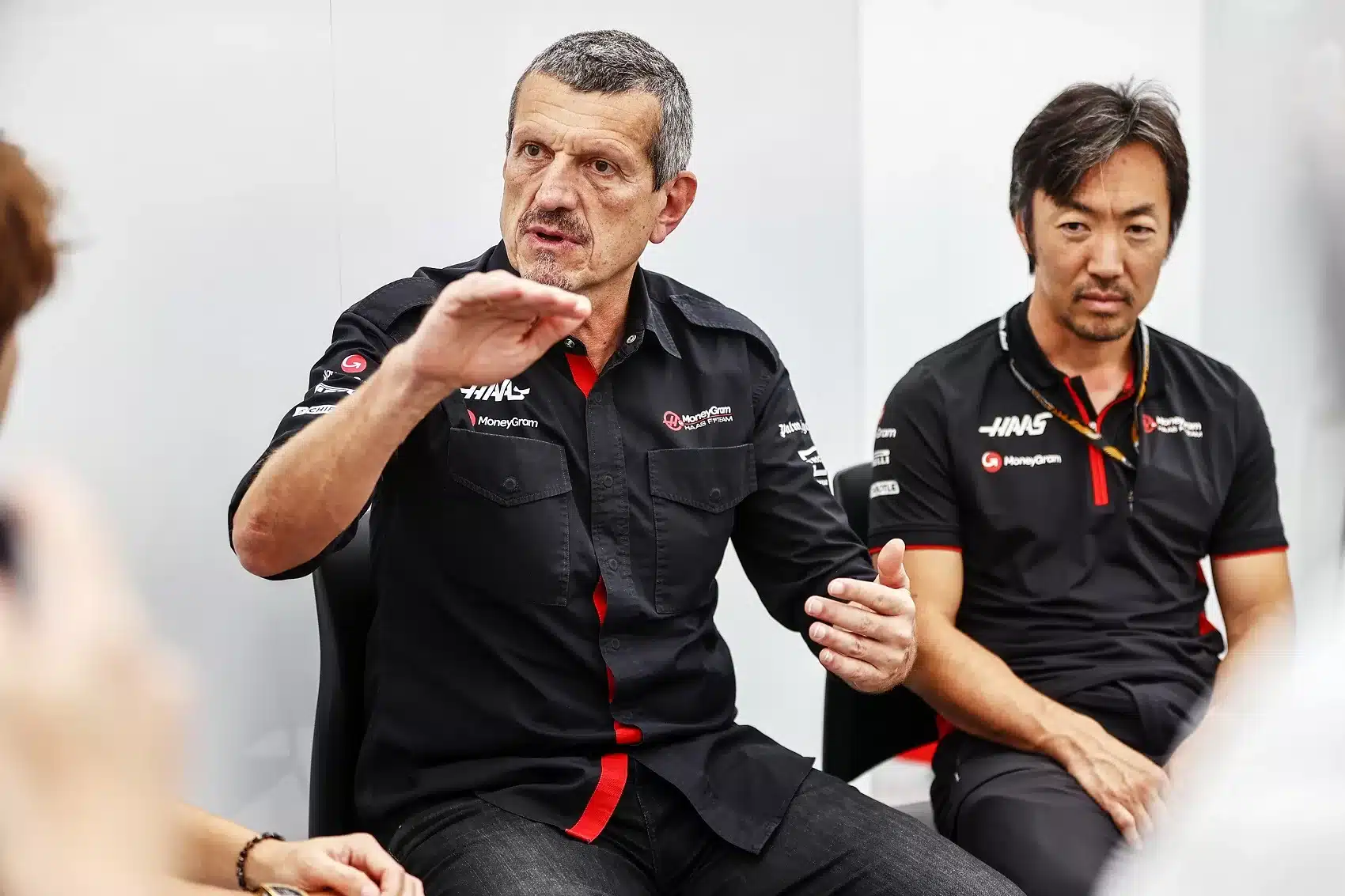 Günther Steiner, Ayao Komatsu