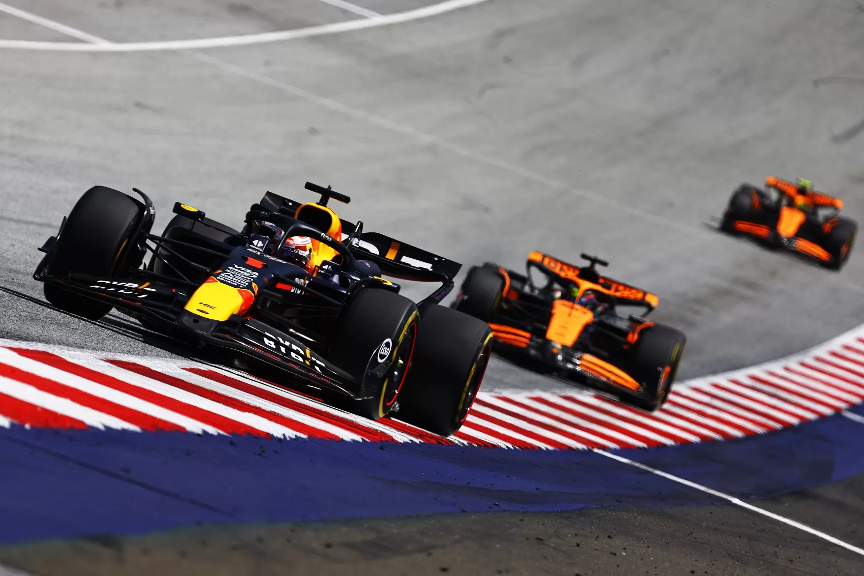 Verstappen (Red Bull), Piastri (McLaren), Norris (McLaren), F1