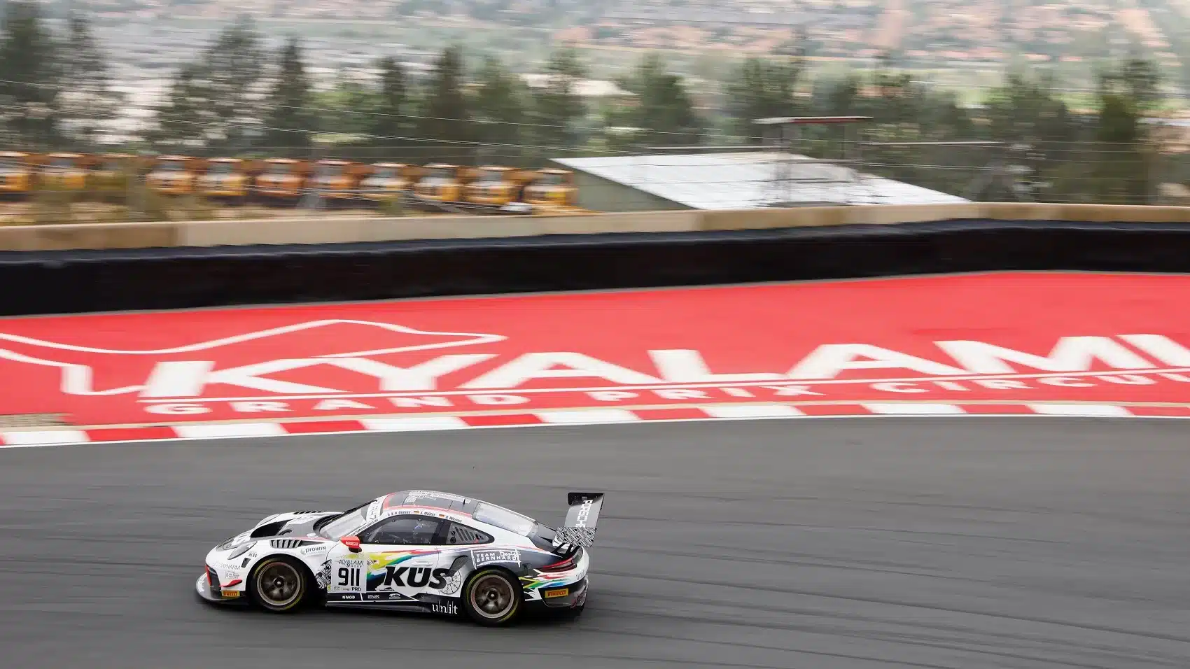 Porsche 911 GT3 R, KÜS Team 75 Bernhard (911), Sven Müller (D), Dirk Werner (D), Romain Dumas (F), kyalami, dél-afrika, forma-1