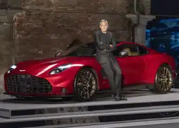 George Clooney az új Aston Martin Vanquish bemutatóján