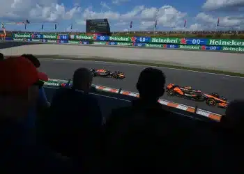 Lando Norris (McLaren), Max Verstappen (Red Bull), FIA