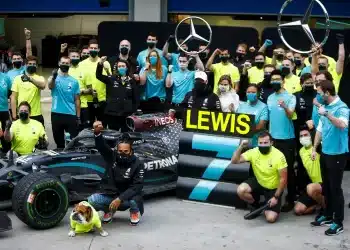 Lewis Hamilton hétszeres F1-es világbajnok lett, 2020 Török Nagydíj