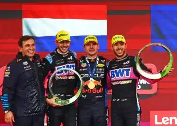 Esteban Ocon, Max Verstappen és Pierre Gasly a dobogón. Norris csak a 6. lett