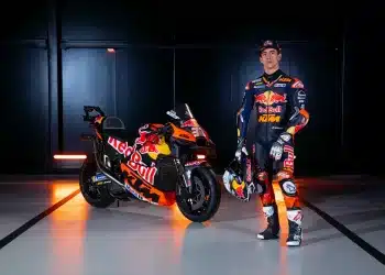 Nehézségek ide vagy oda, bemutatkoztak a KTM-csapatok is