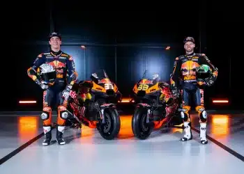 Nehézségek ide vagy oda, bemutatkoztak a KTM-csapatok is