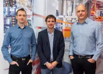 Kiss Szabolcs, a motorsportmérnök-képzés operatív vezetője, Boriszov Dániel versenymérnök és prof. dr. Feszty Dániel, a Járműfejlesztési Tanszék vezetője, Forma-1