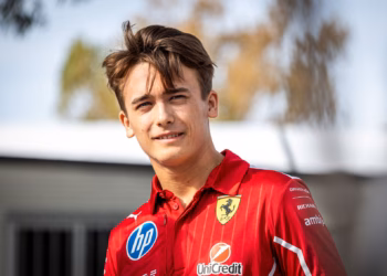 Dino Beganovic Bahreinben Charles Leclerc autóját vezetheti majd