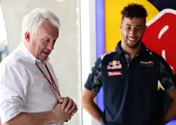 Charlie Whiting és Daniel Ricciardo, 2016