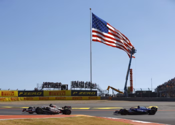 Kevin Magnussen, 2024, Haas F1 Team, és Yuki Tsunoda, Visa Cash App RB, Egyesült Államok Nagydíja, Austin, Texas,
