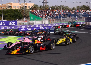 Formula 2 Jeddah rajt, 2025. Elöl Oliver Goethe