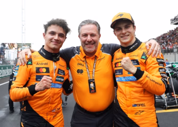 Lando Norris, Zak Brown, Oscar Piastri