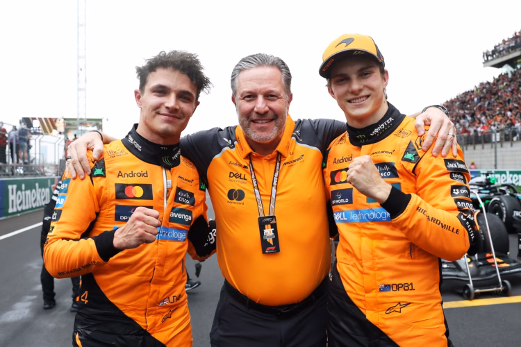 Lando Norris, Zak Brown, Oscar Piastri