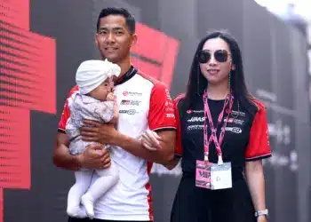 Ryo Hirakawa , a Haas F1 Team tartalékversenyzője, valamint felesége Nagisa , és kislánya Lara. 2025 Monacói Nagydíj