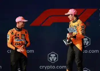 Lando Norris és Oscar Piastri a Miami nagydíj dobogóján. 2025
