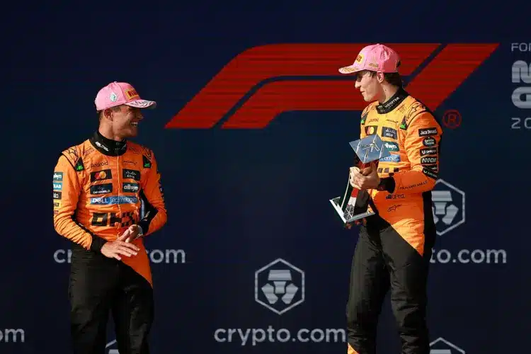 Lando Norris és Oscar Piastri a Miami nagydíj dobogóján. 2025