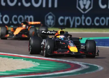Max Verstappen (Red Bull), Oscar Piastri (McLaren), 2025 Imola, Emilia-Romagna Nagydíj