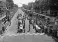 A rajt előtt: Bernd Rosemeyer a pole pozícióban, mellette szintén az Auto Union versenyzőjeként, Hans Stuck. Fotó: Fortepan / Horváth József
