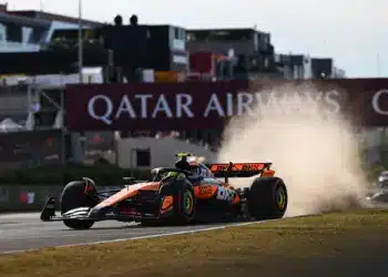 Lando Norris, McLaren, némi felvert porral a Hungaroringen