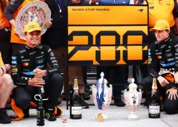 A McLaren, Lando Norris és Oscar Piastri kettős győzelmet ünnepelnek a Hungaroringen
