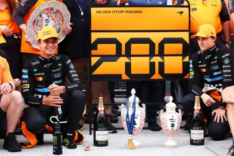 A McLaren, Lando Norris és Oscar Piastri kettős győzelmet ünnepelnek a Hungaroringen