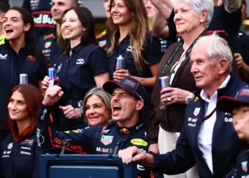 Max Verstappen és a Red Bull ünnepel, 2025 Baku