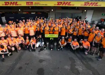 A McLaren csapat Lando Norris mexikói győzelmét ünnepli, 2025