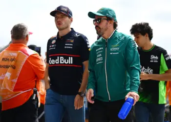 Max Verstappen, Fernando Alonso, aston martin