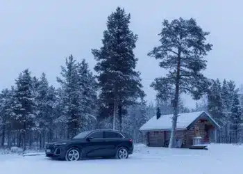 Audi Q5 SUV téli, "karácsonyi" tájban
