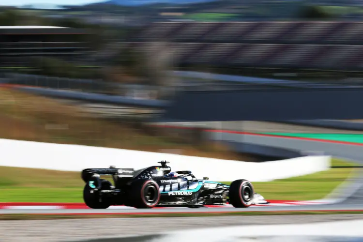 Andrea Kimi Antonelli a 2026-os barcelonai F1-es szezon előtti teszten, a Mercedes volánja mögött