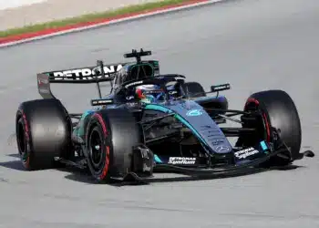 Andrea Kimi Antonelli a 2026-os barcelonai szezon előtti teszten, a Mercedes volánja mögött