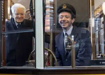 Sergio Mattarella olasz elnök és Valentino Rossi , a téli olimpia megnyitójára készült promóvideóban