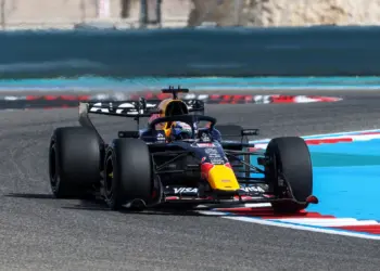 Max Verstappen a bahreini teszten