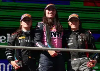 F1 Academy, 2026 Kína. Dobogón balról jobbra: Natalia Granada (2.), Nina Gademan (Alpine) (1.), Emma Felbermayr (Audi) (3.)