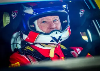 Jos VERSTAPPEN, sisakban, raliautóban