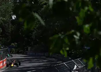 F1 Kanadai Nagydíj 2025 – Az előtérben Yuki Tsunoda (Red Bull Racing)